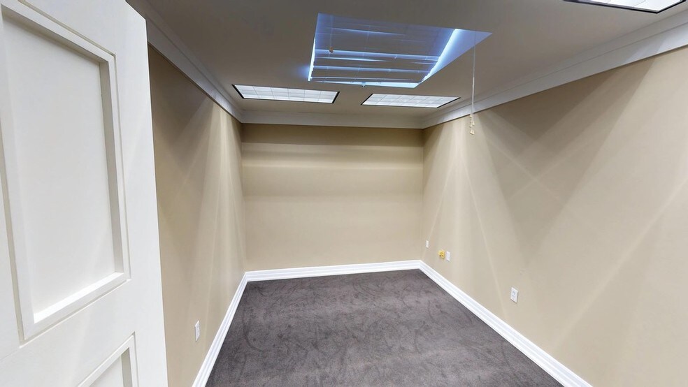 More Photos Of 700 Camp St, New Orleans Coworking Space