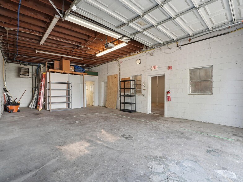 More Photos Of 832 W 11 Mile Rd, Madison Heights Warehouse For Sale