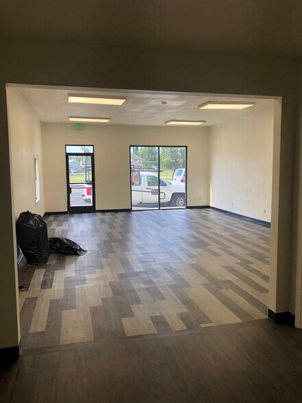 More Photos Of 5268-5276 Atlantic Blvd, Maywood Showroom For Sale
