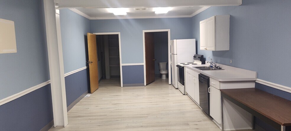 More Photos Of 333 N Perry St, Pontiac Freestanding For Sale
