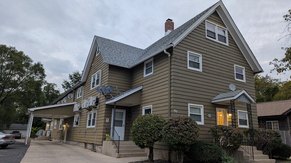 More Photos Of 304 Hankes Ave, Aurora Apartments For Sale