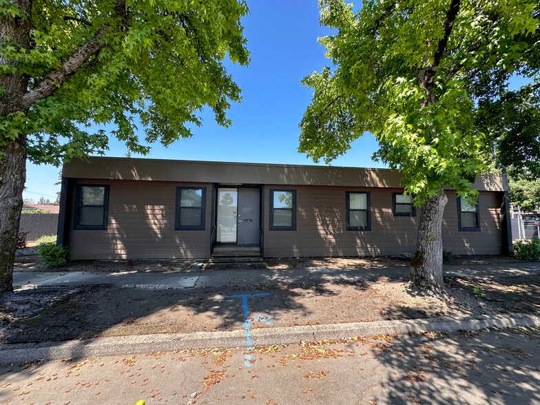 Primary Photo Of 1745 23rd St SE, Salem Warehouse For Lease