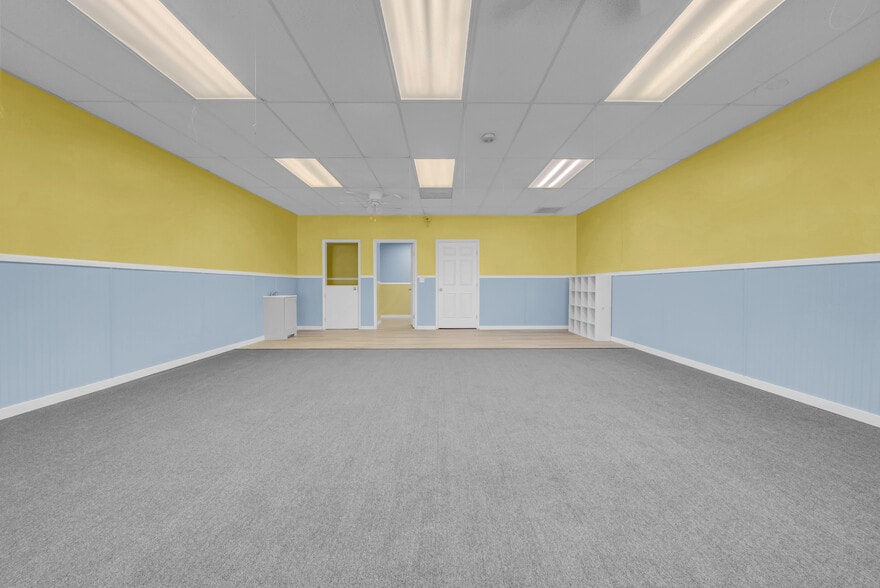 More Photos Of 1419 Sunset Point Rd, Clearwater Office For Sale