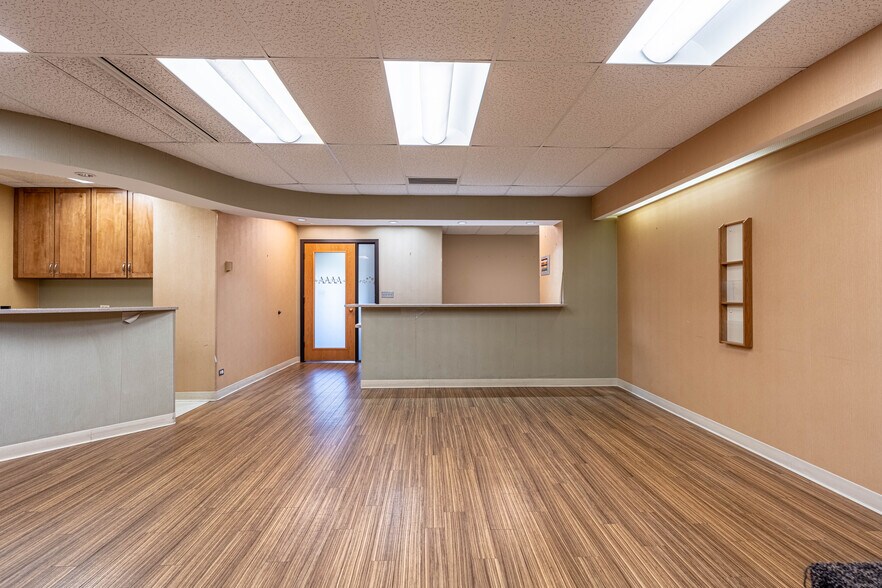 More Photos Of 9301 Golf Rd, Des Plaines Medical For Lease