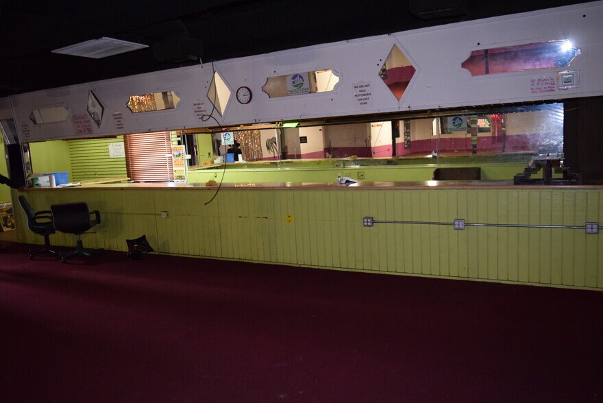 More Photos Of 338 S Wayside Dr, Houston Bar For Sale