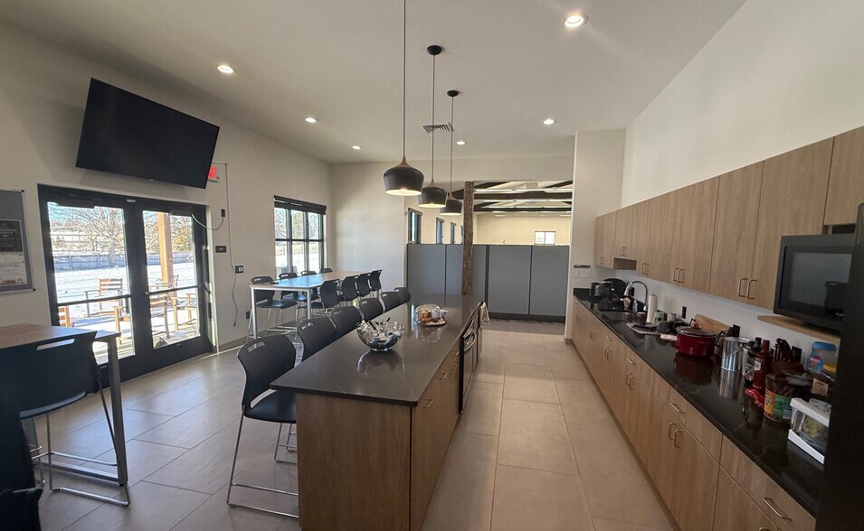 More Photos Of 121 S Wilson Ave, Hartford Flex For Sale