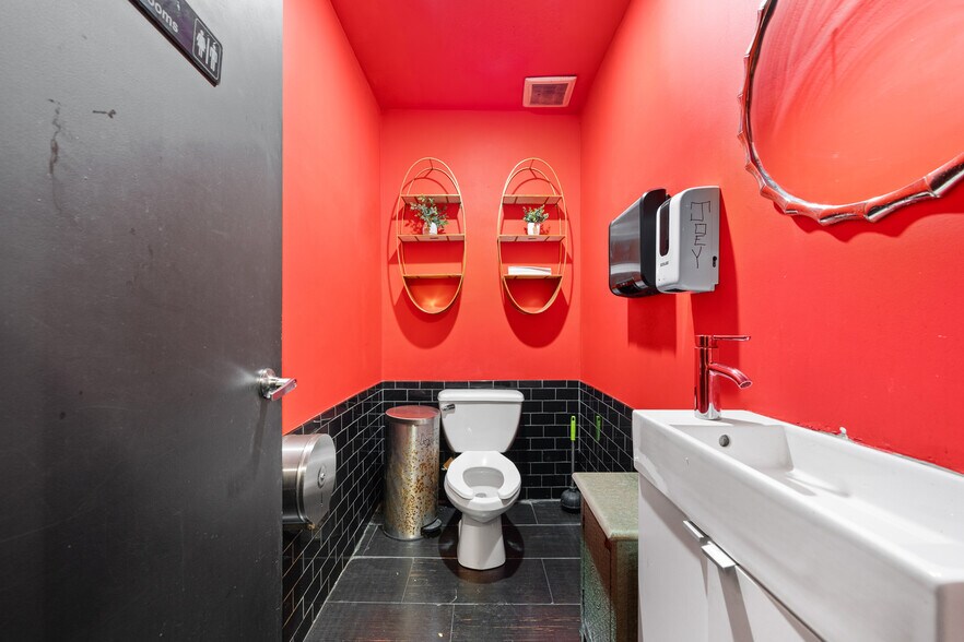 More Photos Of 122 Dyckman St, New York Restaurant For Lease