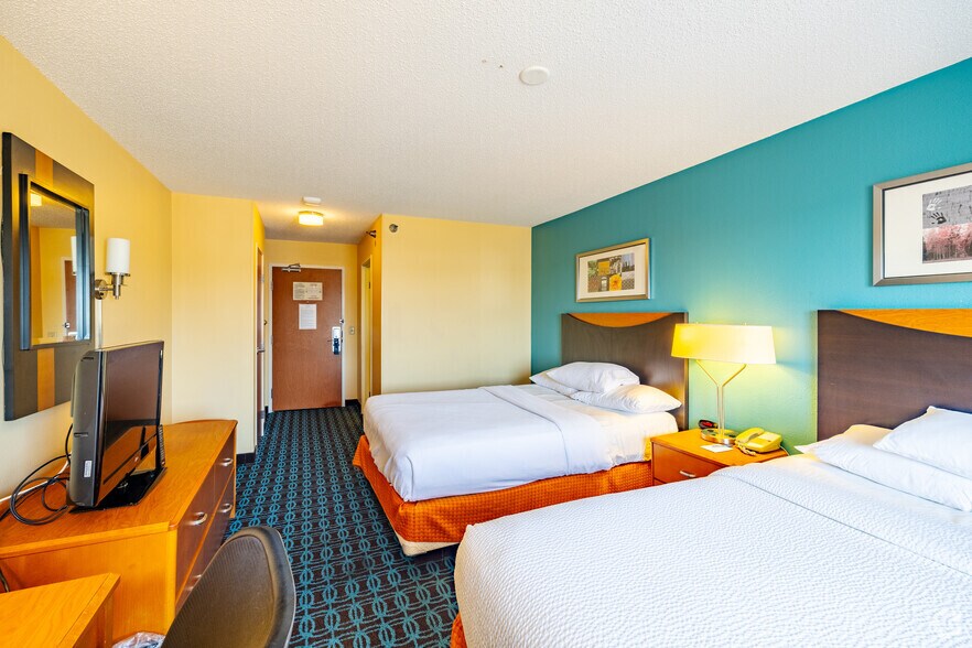 More Photos Of 4221 Industrial Ave, Lincoln Hotel For Sale