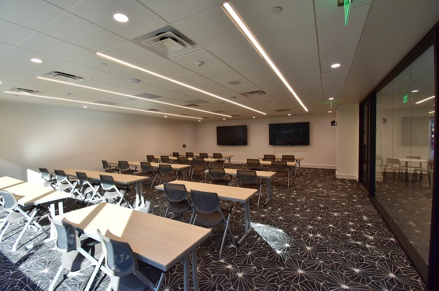 More Photos Of 8800 N Gainey Center Dr, Scottsdale Office For Lease