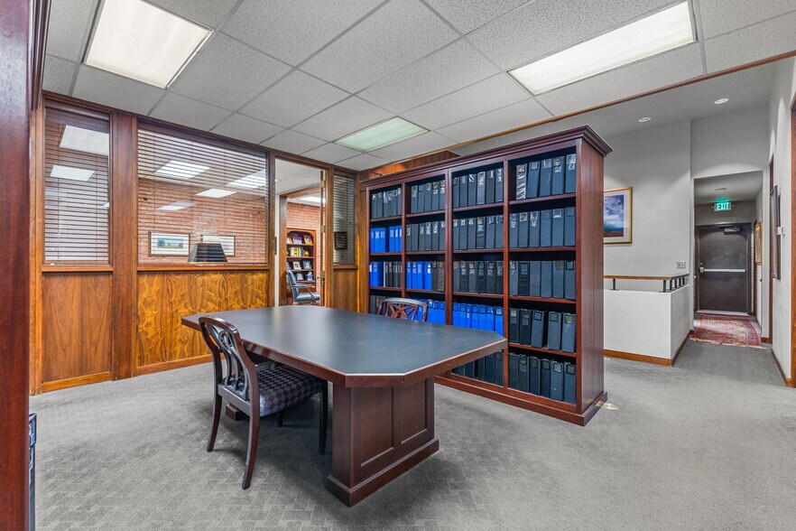 More Photos Of 387 Court St NE, Salem Office For Sale