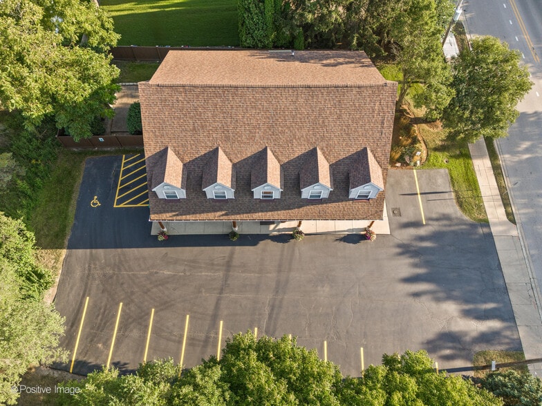 More Photos Of 1125 N Delany Rd, Gurnee Medical For Sale