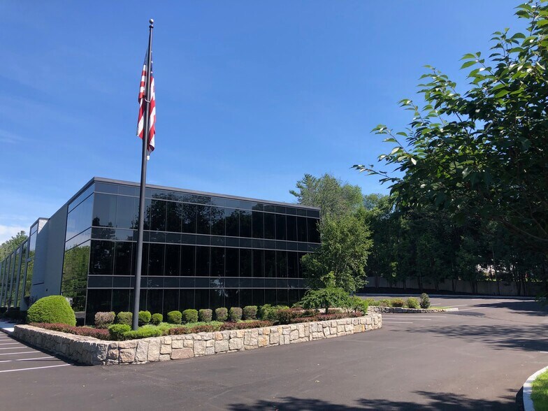 More Photos Of 4 Northeastern Blvd, Salem Office For Lease