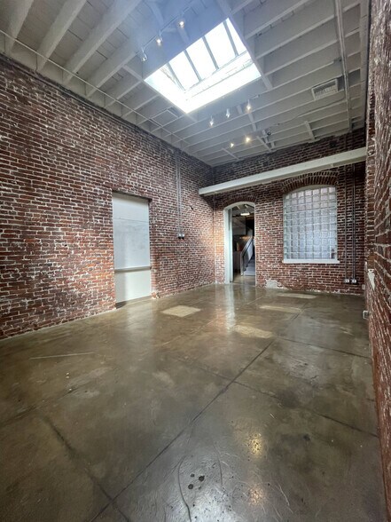 More Photos Of 2662-2684 Lacy St, Los Angeles Loft Creative Space For Lease