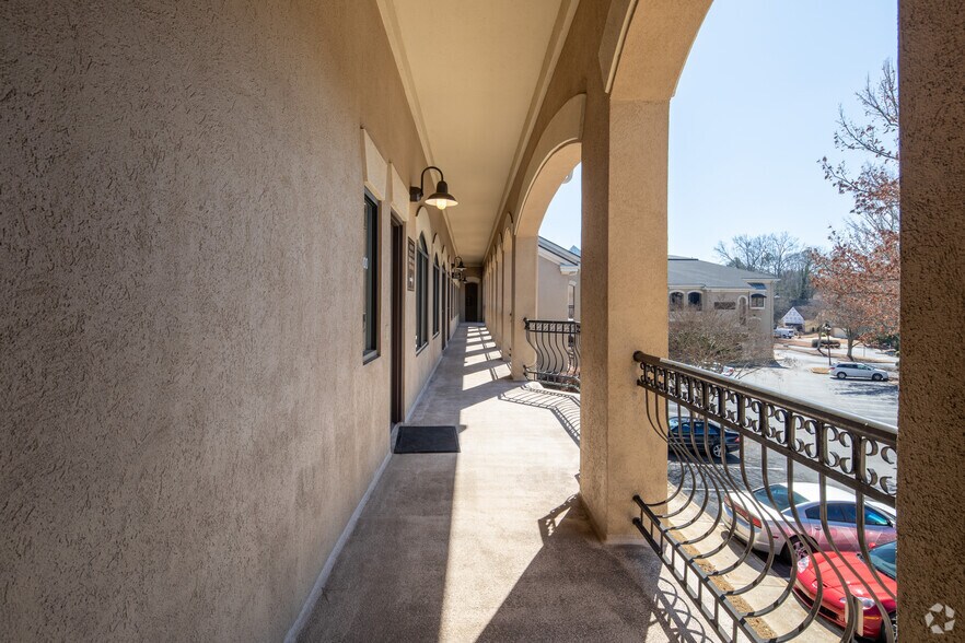 More Photos Of 1121 Johnson Ferry Rd, Marietta Unknown For Lease