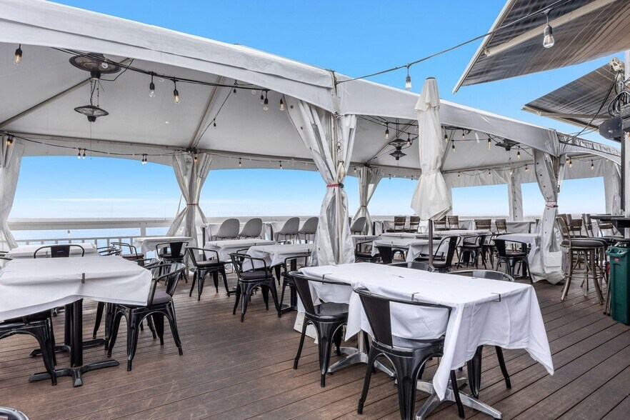 More Photos Of 193A Commercial St, Provincetown Bar For Sale