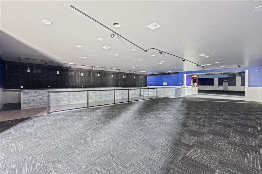 More Photos Of 13010 Hwy 99, Everett Casino For Sale