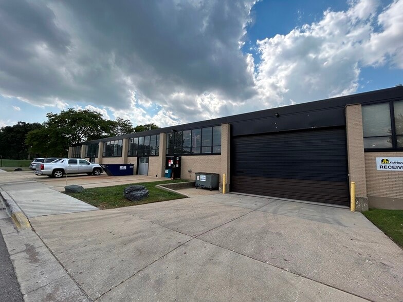 Primary Photo Of 4242 W Bryn Mawr Ave, Chicago Manufacturing For Lease