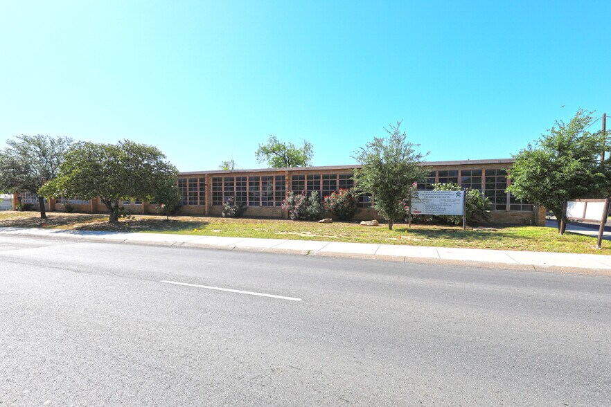 More Photos Of 1600 Clark Blvd, Laredo General Retail For Sale