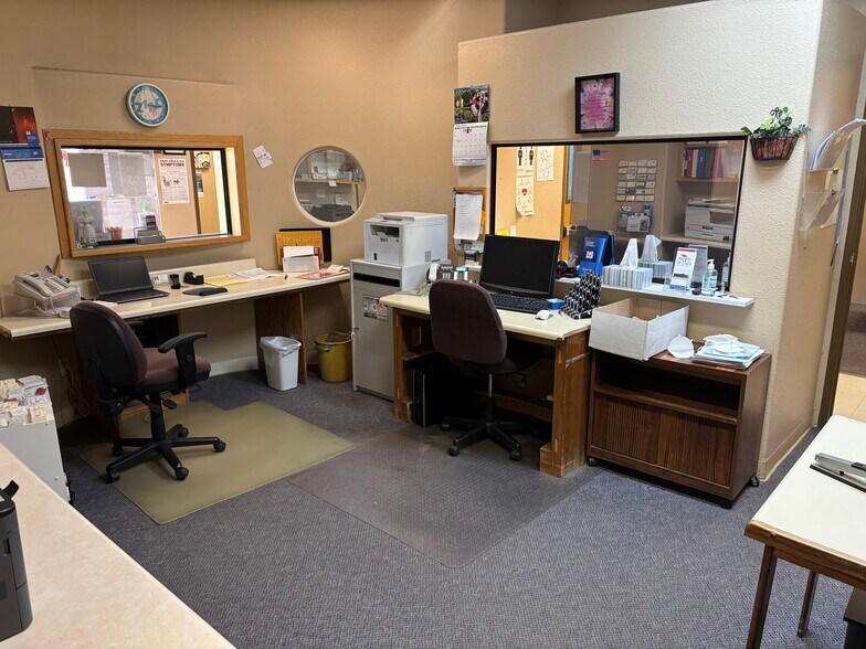 More Photos Of 2002 N Stockton Hill Rd, Kingman Medical For Sale