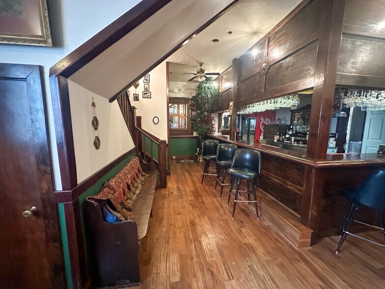 More Photos Of 211 W Kansas St, Crofton Hotel For Sale