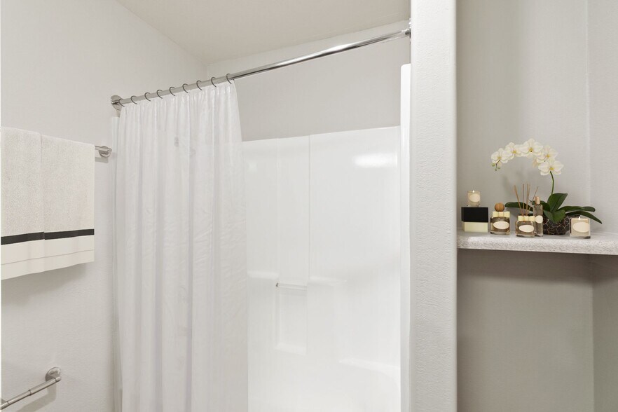 More Photos Of 330 Mar Vista Dr, Vista Apartments For Sale