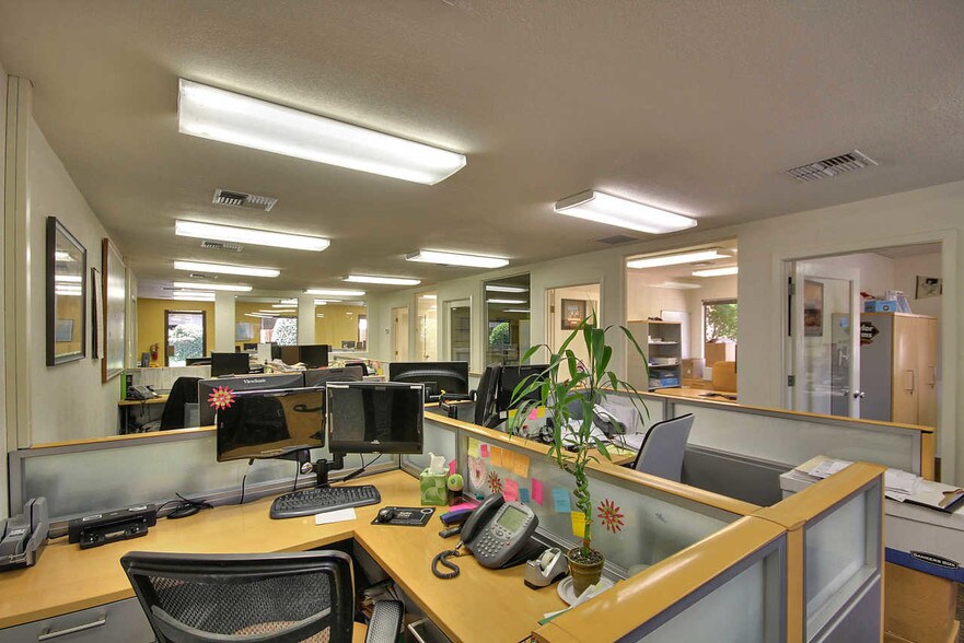 More Photos Of 911-915 Blanco Cir, Salinas Office For Lease