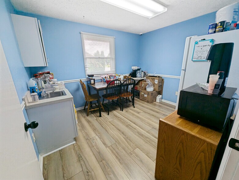 More Photos Of 250 Alhambra Ave, Frankfort Medical For Lease