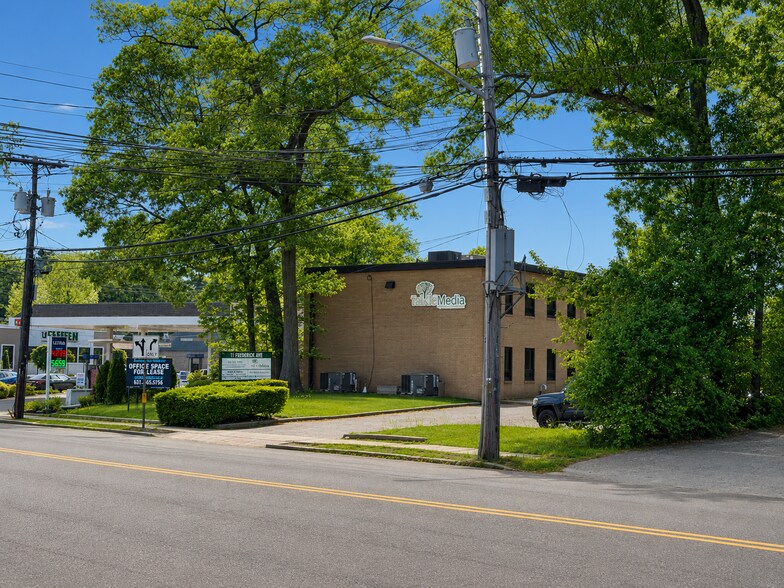 More Photos Of 1 Edgewood Ave, Smithtown Office For Lease