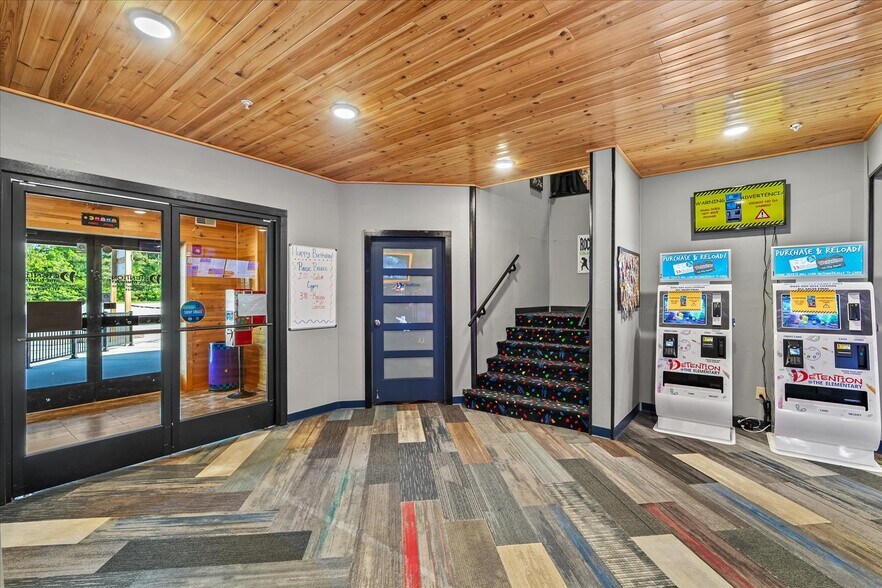 More Photos Of 601 School St, Morrison Light Distribution For Sale