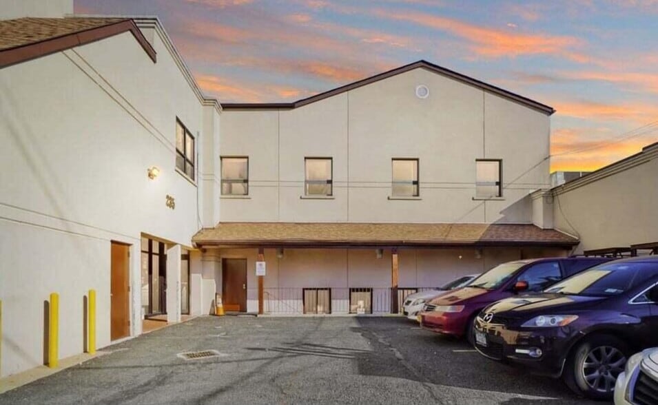 More Photos Of 235 Dongan Hills Ave, Staten Island Medical For Lease