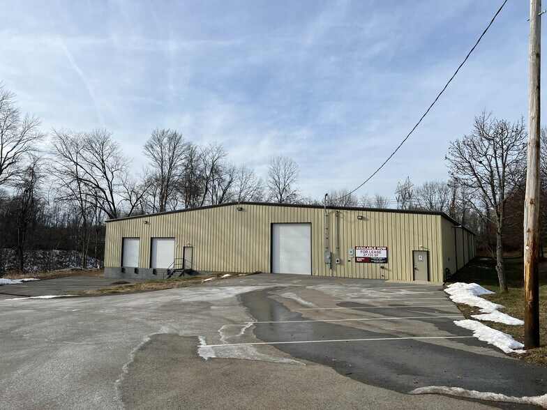 More Photos Of 2240 Boyd Rd, Export Warehouse For Lease