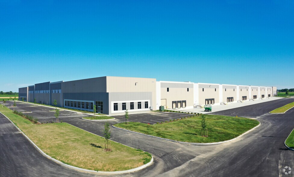 More Photos Of 5999 Bixby Rd, Canal Winchester Distribution For Lease