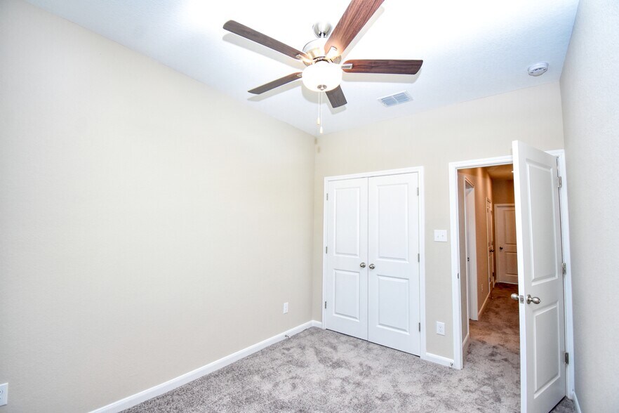 More Photos Of 6202 Oakland Rdg, San Antonio Apartments For Sale