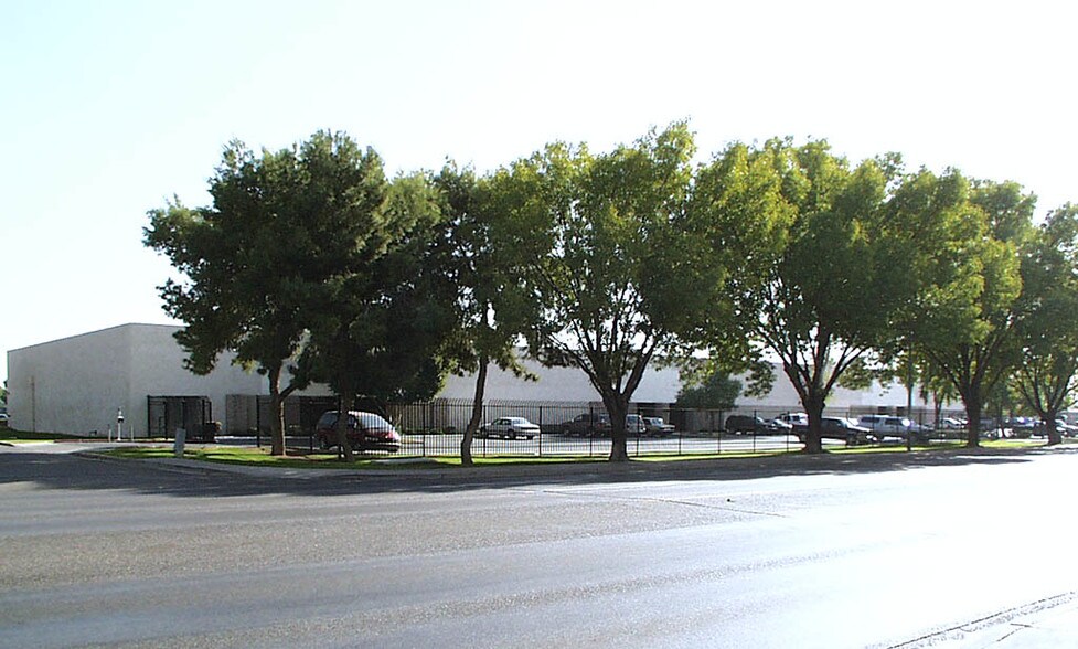 More Photos Of 2915-2927 N 35th Ave, Phoenix Light Manufacturing For Lease