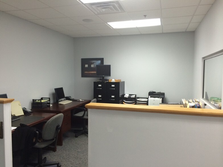 More Photos Of 21155 Whitfield Pl, Sterling Office For Sale