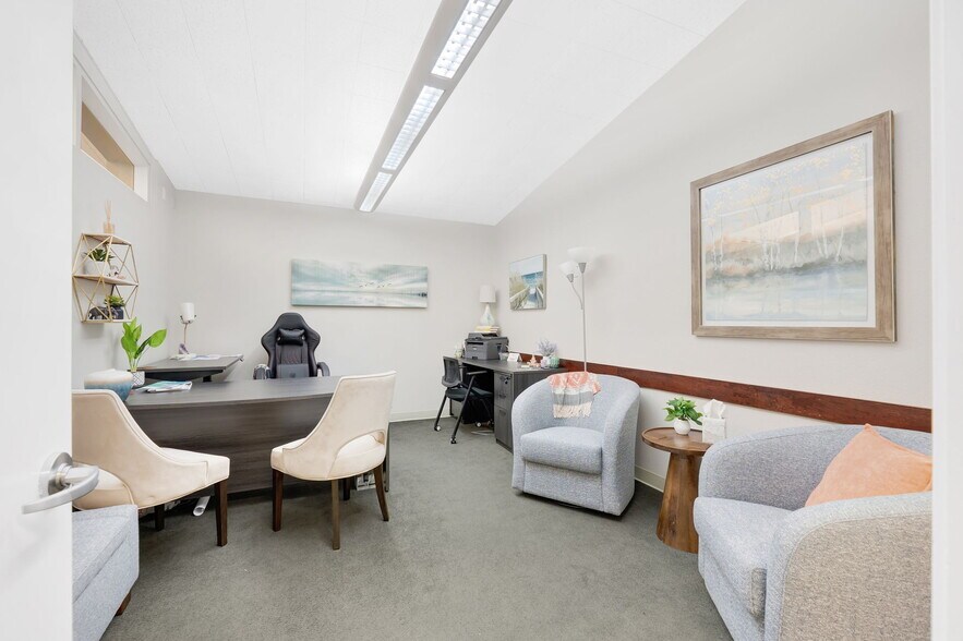 More Photos Of 812 Court St, Woodland Office For Sale