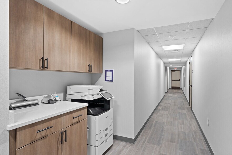 More Photos Of 313-315 Edge Ave, Valparaiso Office For Sale