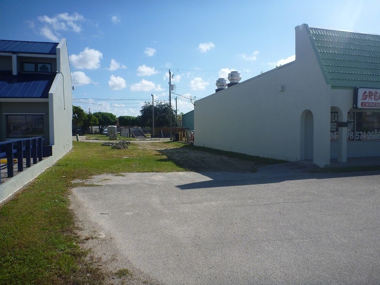 More Photos Of 1507 S Del Prado Blvd, Cape Coral General Retail For Lease