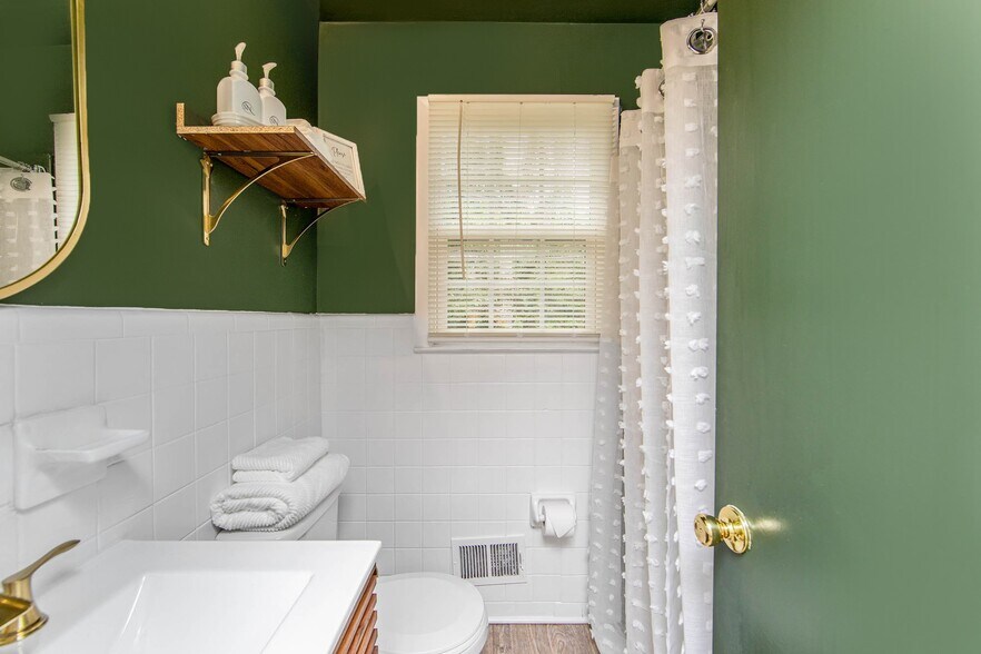 More Photos Of 812-830 Pilot Ave, Fayetteville Multifamily For Sale