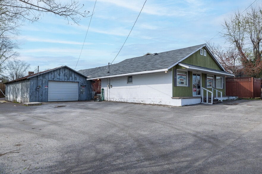 More Photos Of 503 N Petway St, Franklin Office For Sale