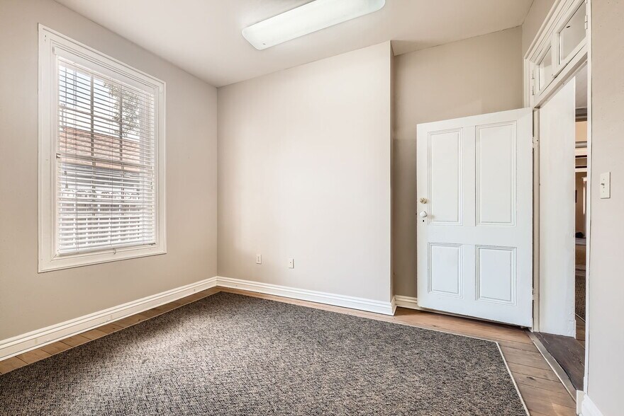 More Photos Of 228 S Seguin Ave, New Braunfels Office For Lease