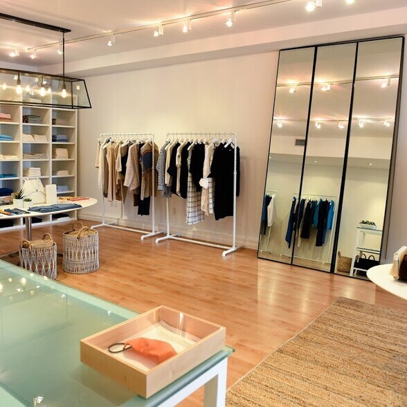 More Photos Of 52 Jobs Ln, Southampton Storefront For Lease