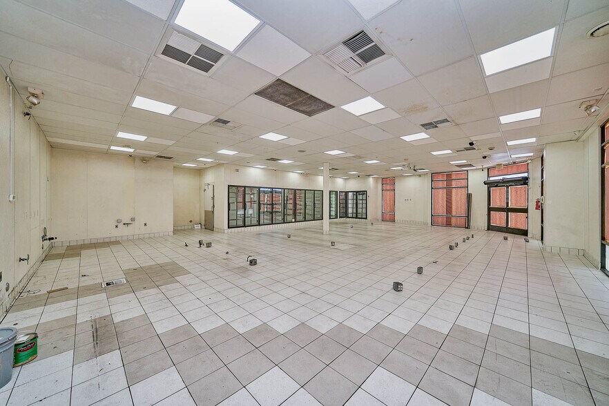More Photos Of 11759 Carson St, Lakewood Convenience Store For Sale