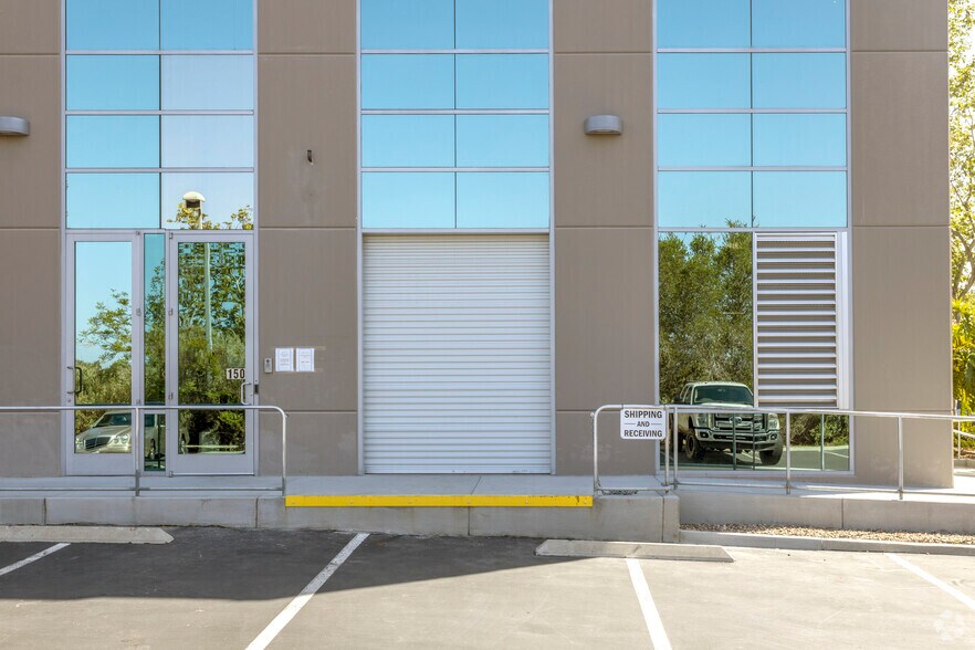 More Photos Of 6005 Hidden Valley Rd, Carlsbad Office For Lease