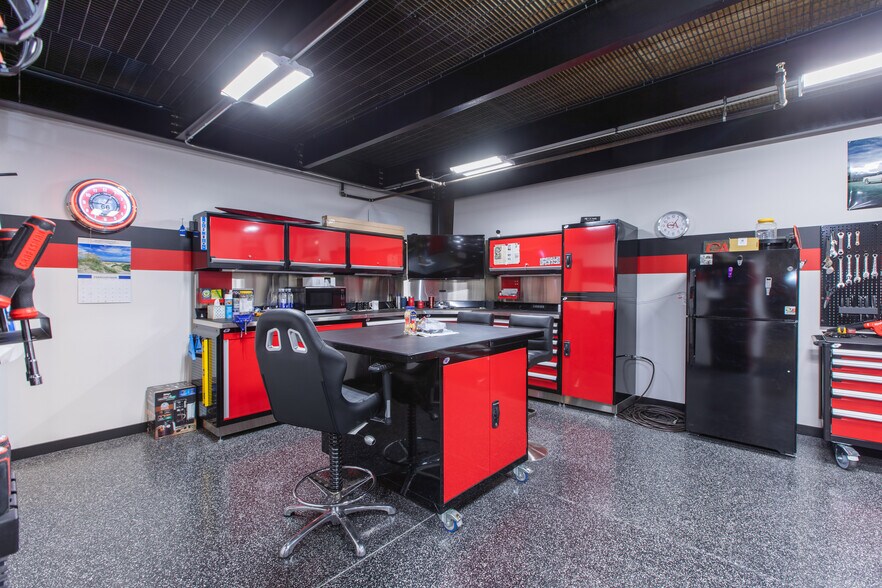 More Photos Of 450 E Willis #122, Chandler Self Storage For Sale