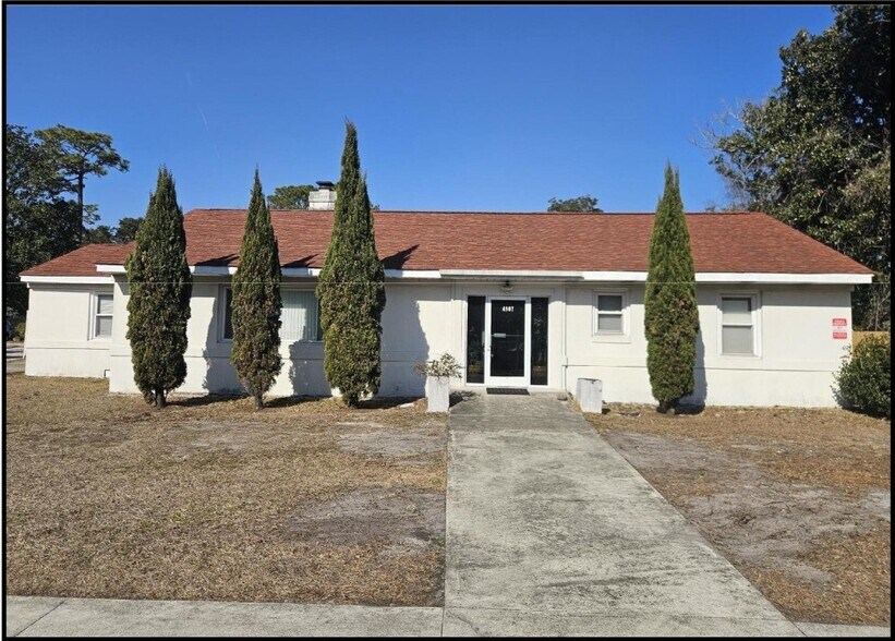 Primary Photo Of 4907 Oleander Dr, Wilmington Office Residential For Lease