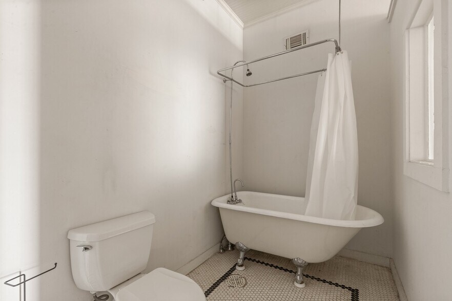 More Photos Of 116-118 N Main St, Sand Springs Storefront Retail Residential For Sale