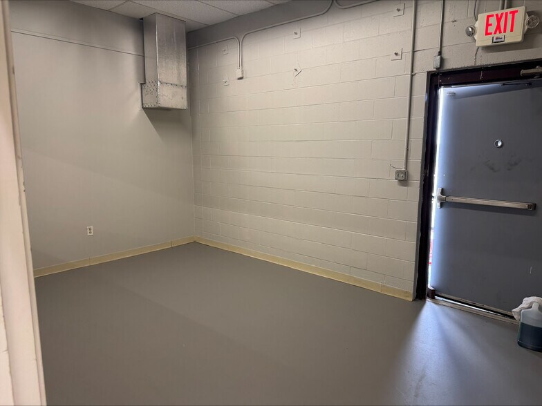 More Photos Of 4805-4825 Salem Ave, Dayton Unknown For Lease