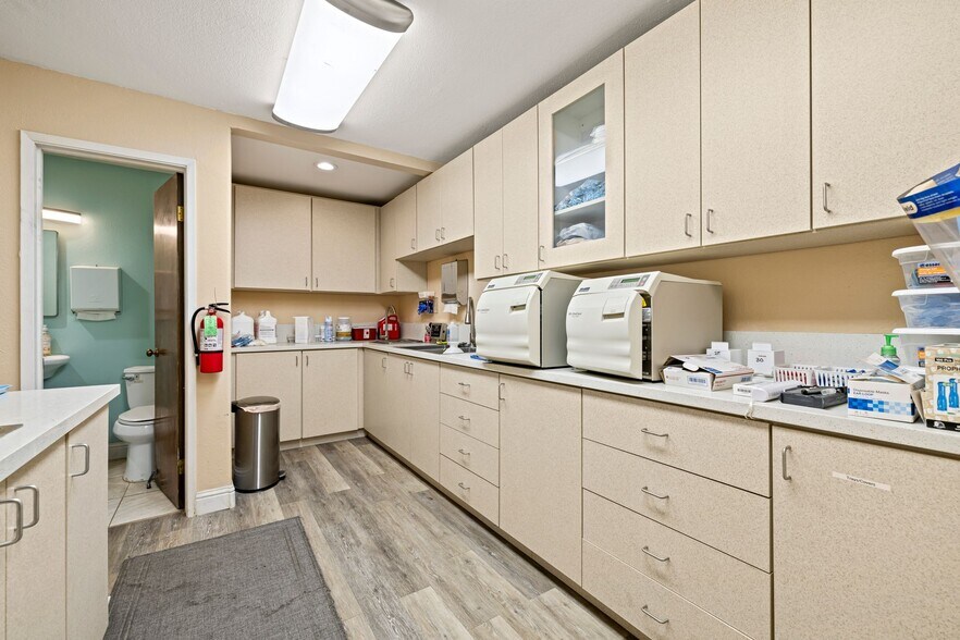 More Photos Of 7001 Greenback Ln, Citrus Heights Medical For Sale