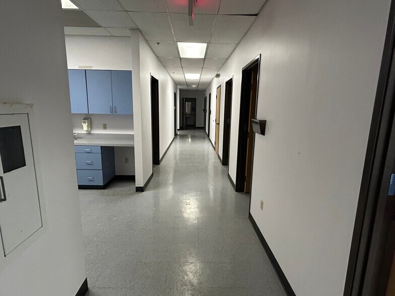 More Photos Of 3215 W Oak St, Palestine Medical For Lease
